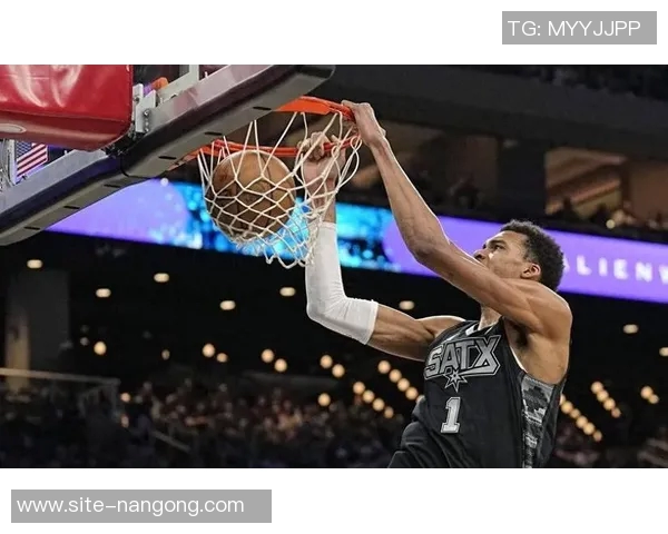 文班亚马半场高效表现仅用16分钟砍下22分7篮板3助攻引发热议 文班亚马半场高效表现仅用16分钟砍下22分7篮板3助攻引发热议