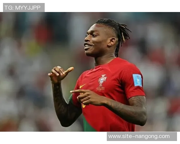 莱奥独自训练备战国脚们周四前全员归队助力米兰 莱奥独自训练备战国脚们周四前全员归队助力米兰