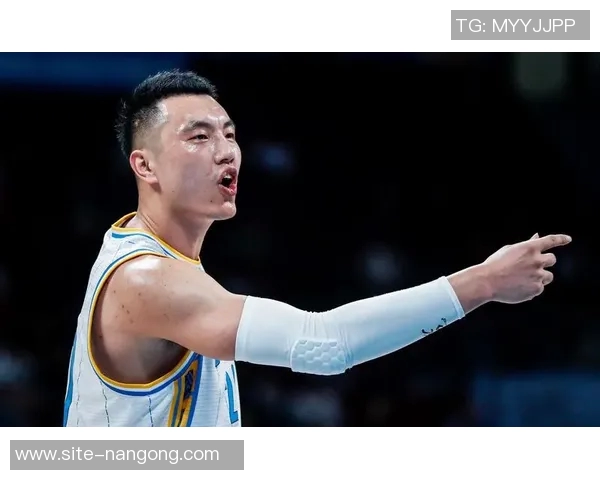 翟晓川与赵睿方硕共赏王楚钦比赛现场气氛热烈嗓音嘶哑尽显激情