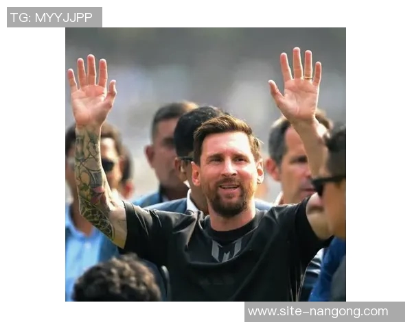 梅西孟买活动获赠印度风格画像与安东内拉共庆浪漫时刻