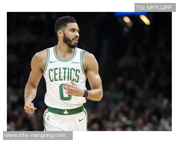 绿军发布塔图姆参加队内训练对抗照片引发复出期待